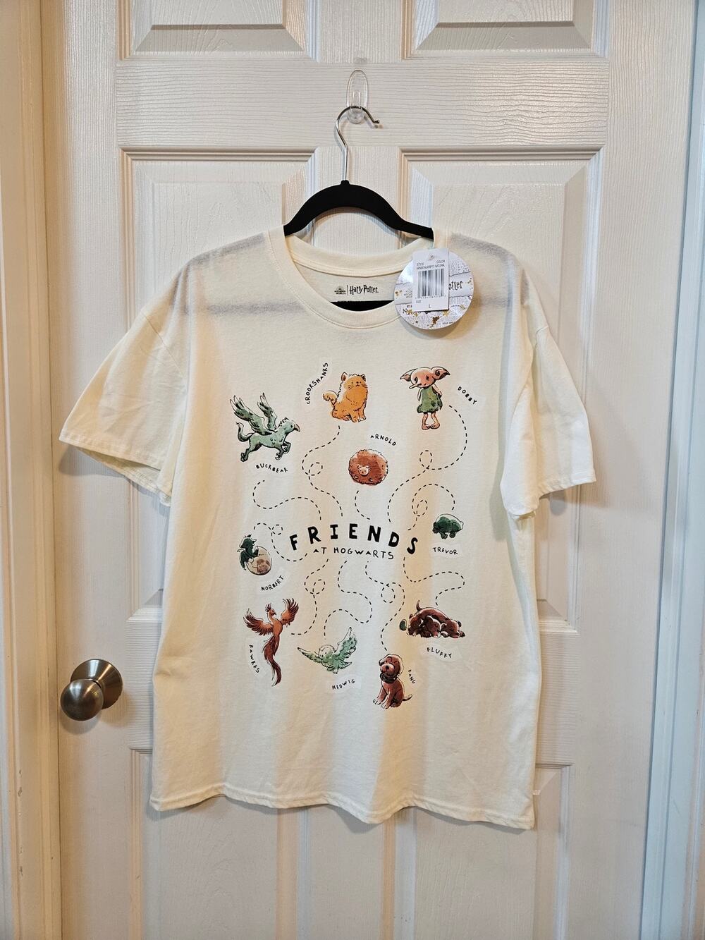 Harry Potter Friends at Hogwarts Graphic T-Shirt Large NWT Wizarding World